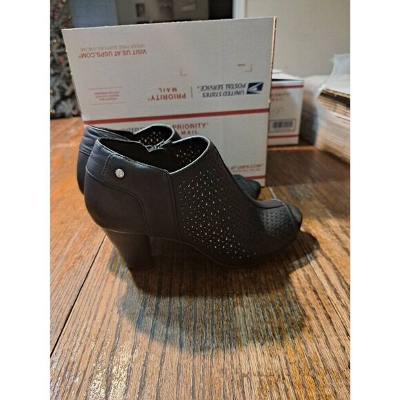 9M Giani Bernini Black Cut Out Perforated Open Toe Chunky Heel Shoes - Picture 3 of 9